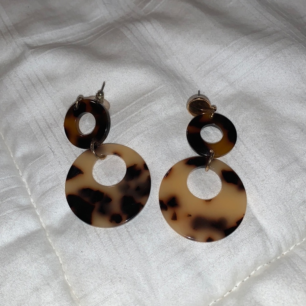 Boutique - Shell Dangle Earrings